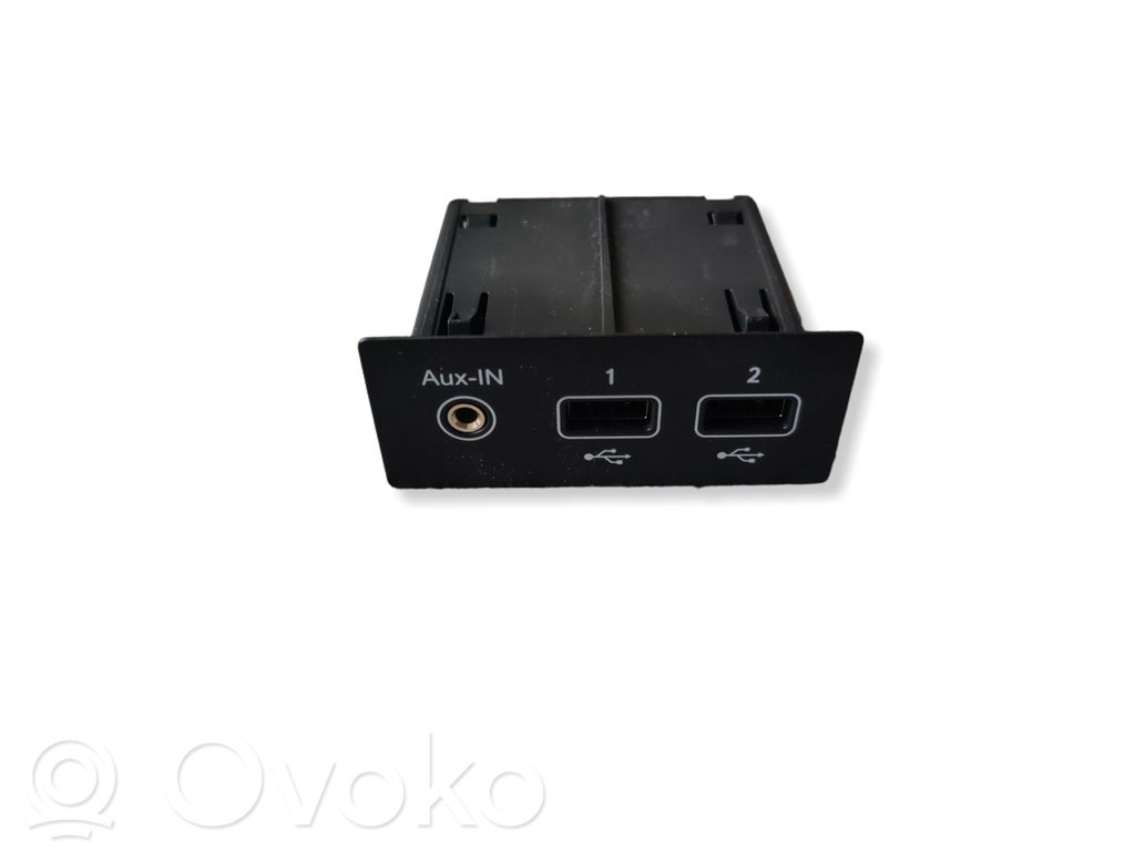 Renault Zoe USB socket connector 