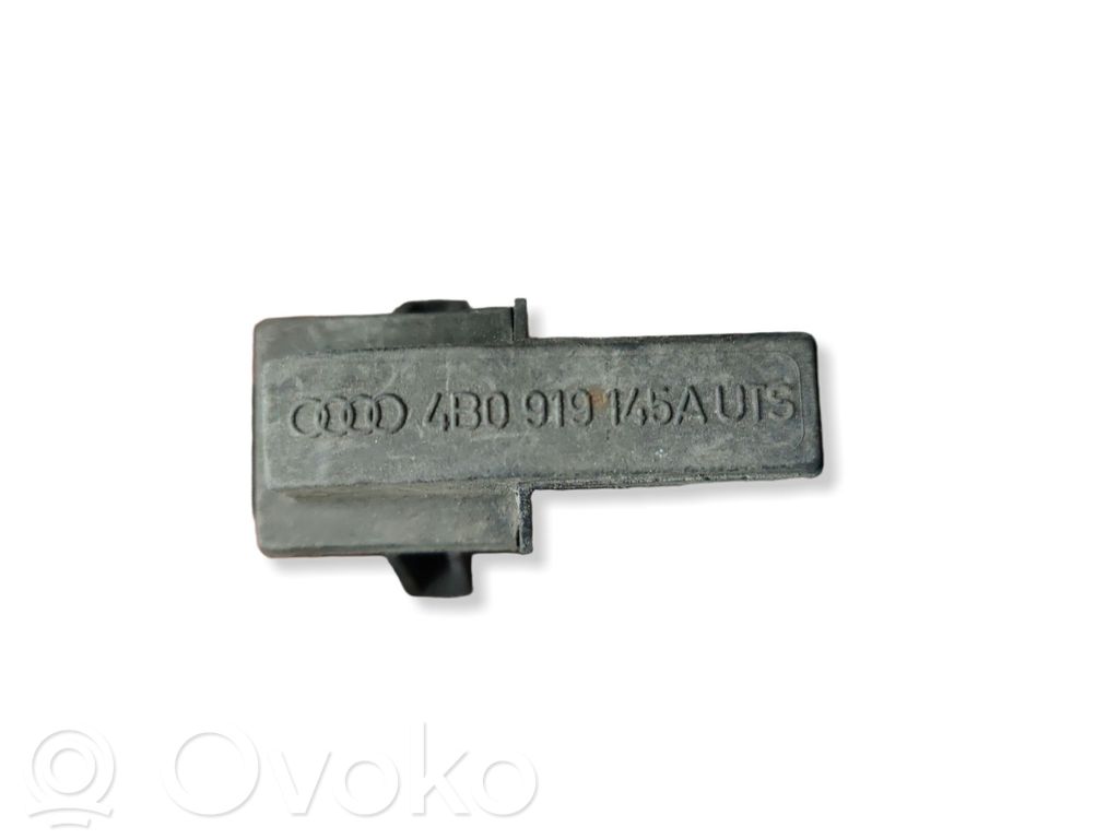 Audi A4 S4 B6 8E 8H Aerial antenna amplifier 