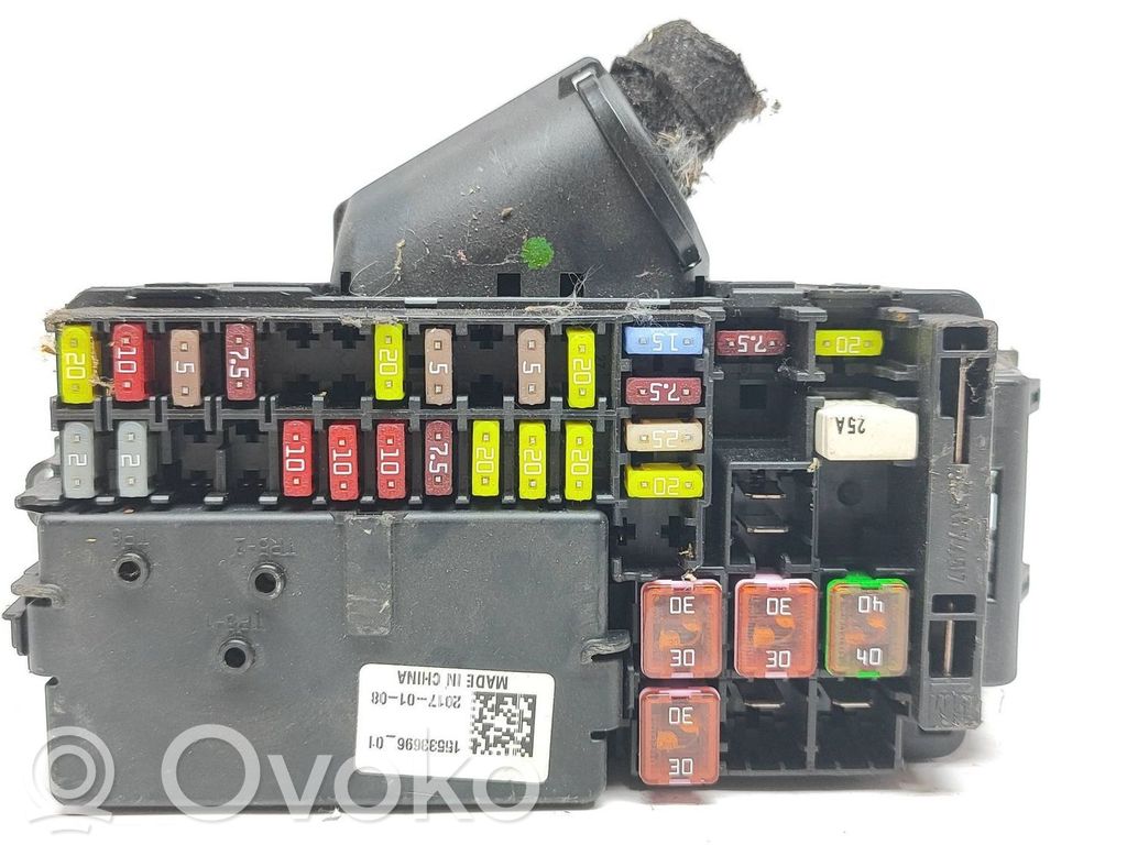 Opel Astra K Fuse module 
