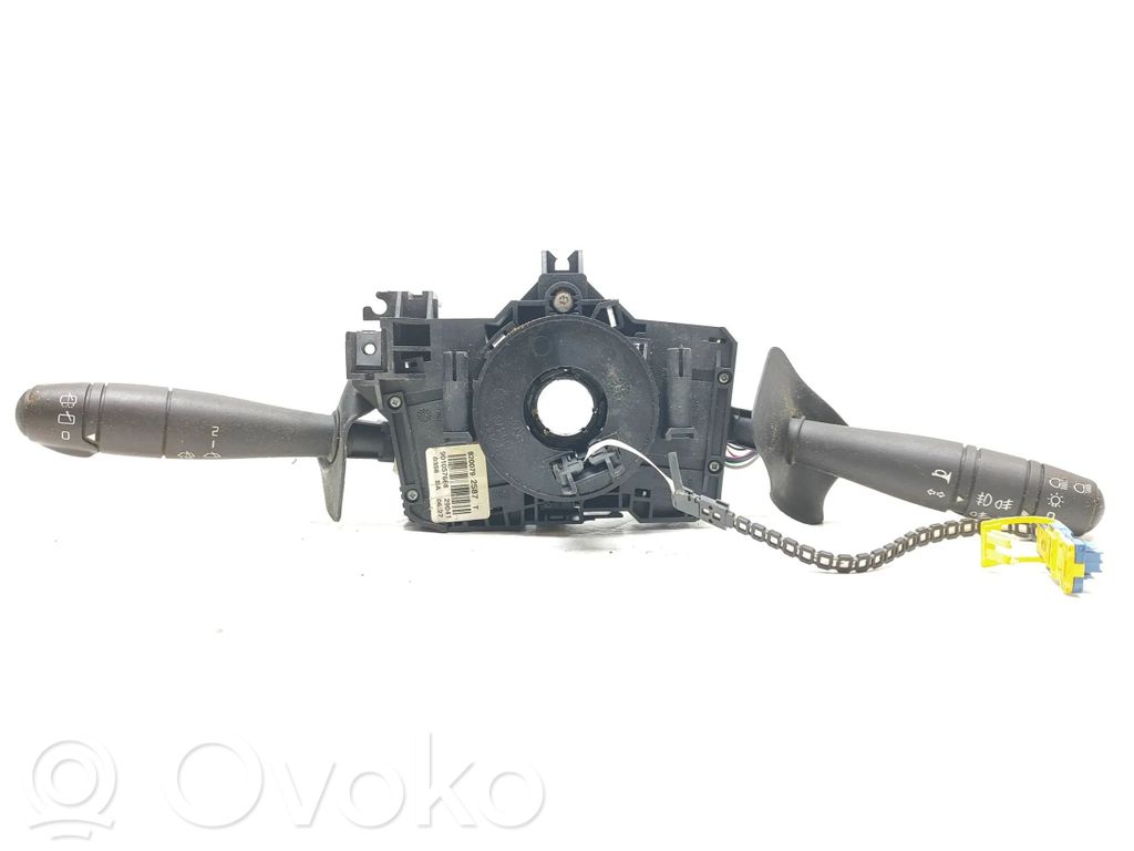 Dacia Logan I Wiper turn signal indicator stalk/switch 