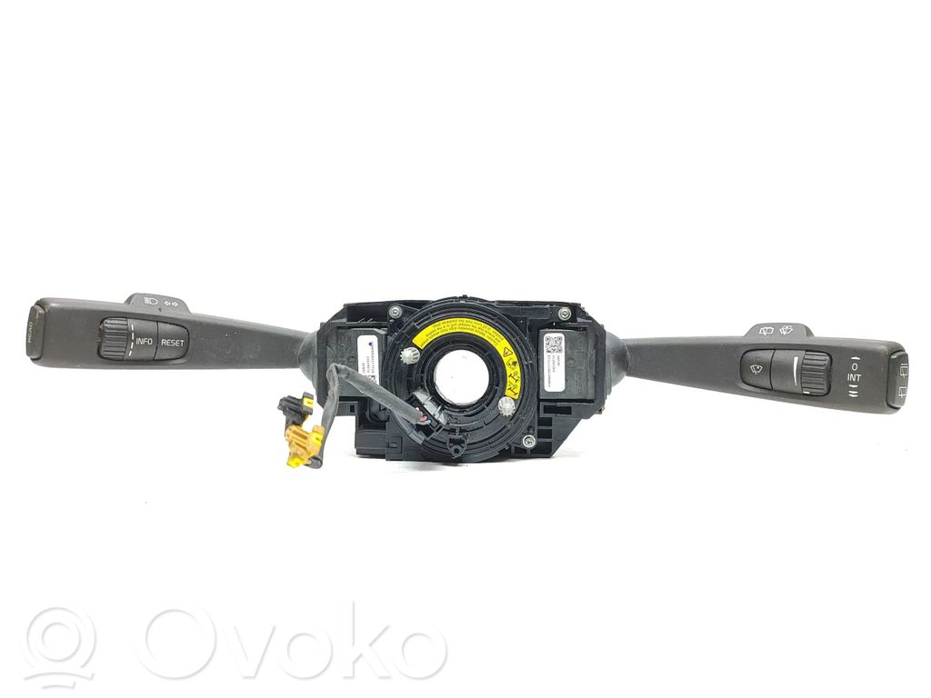 Volvo XC70 Wiper turn signal indicator stalk/switch 