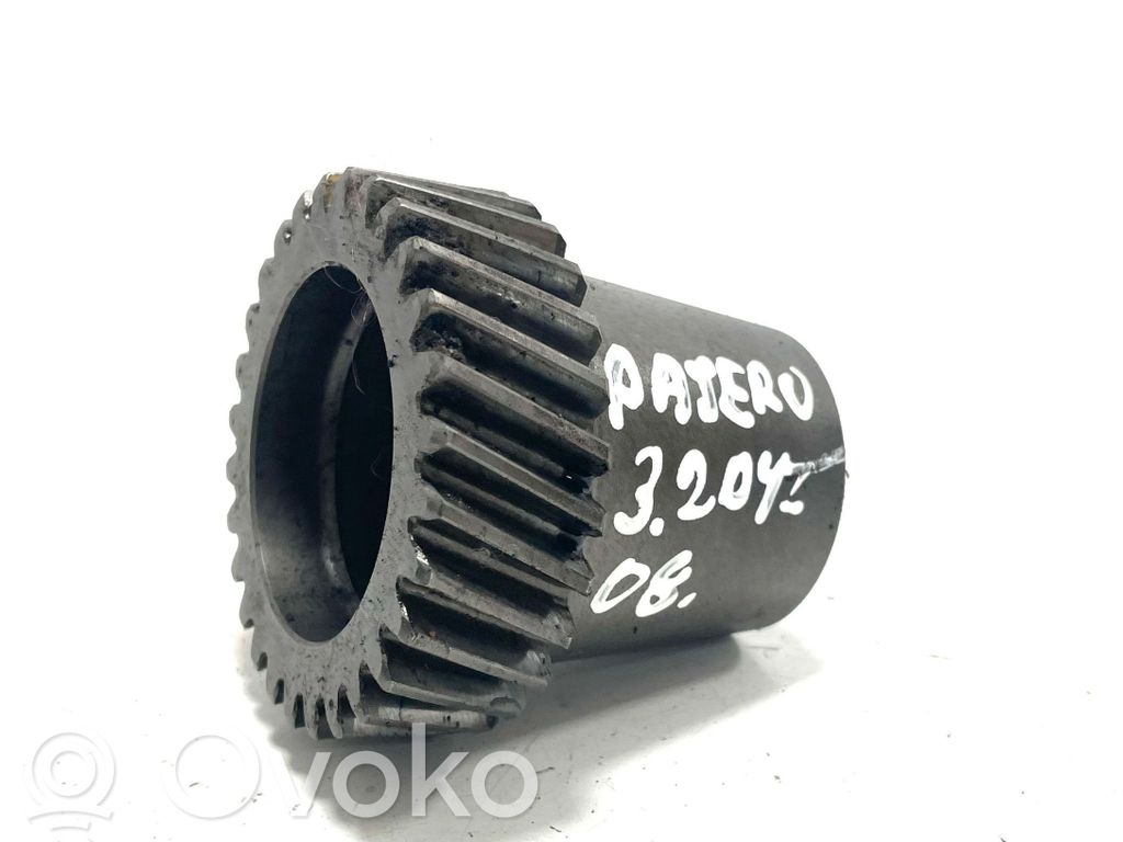 Mitsubishi Pajero Alte piese compartiment motor 