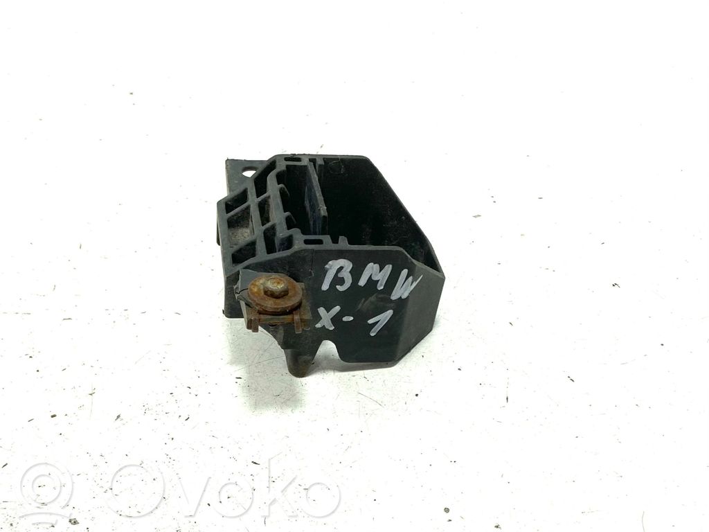 BMW 1 E81 E87 Fixation de radiateur 