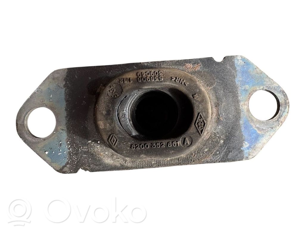 Renault Clio III Engine mount bracket 