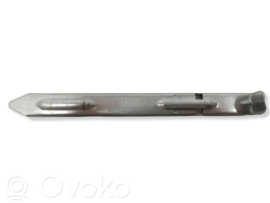 Volvo XC60 Headlight/headlamp mounting bracket 