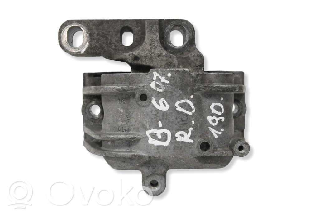Volkswagen PASSAT B6 Engine mount bracket 