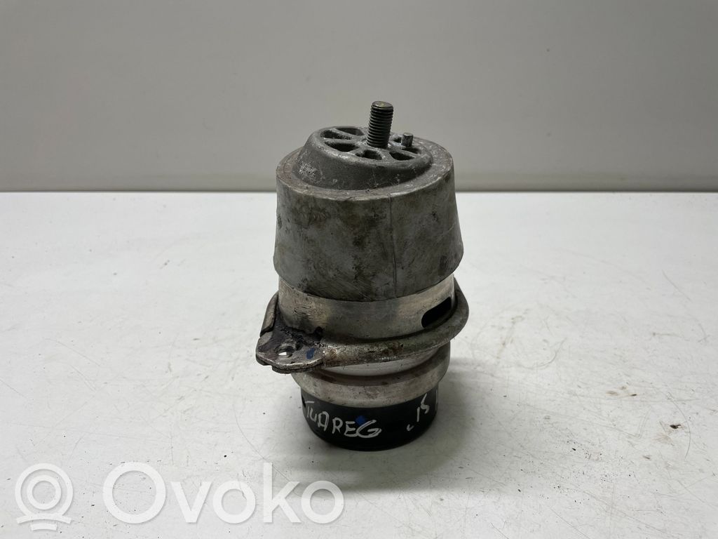 Volkswagen Touareg II Engine mount bracket 