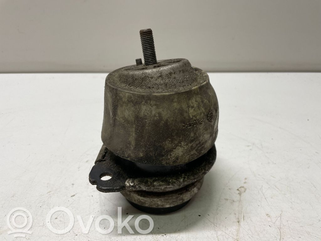 Audi Q7 4L Engine mount bracket 