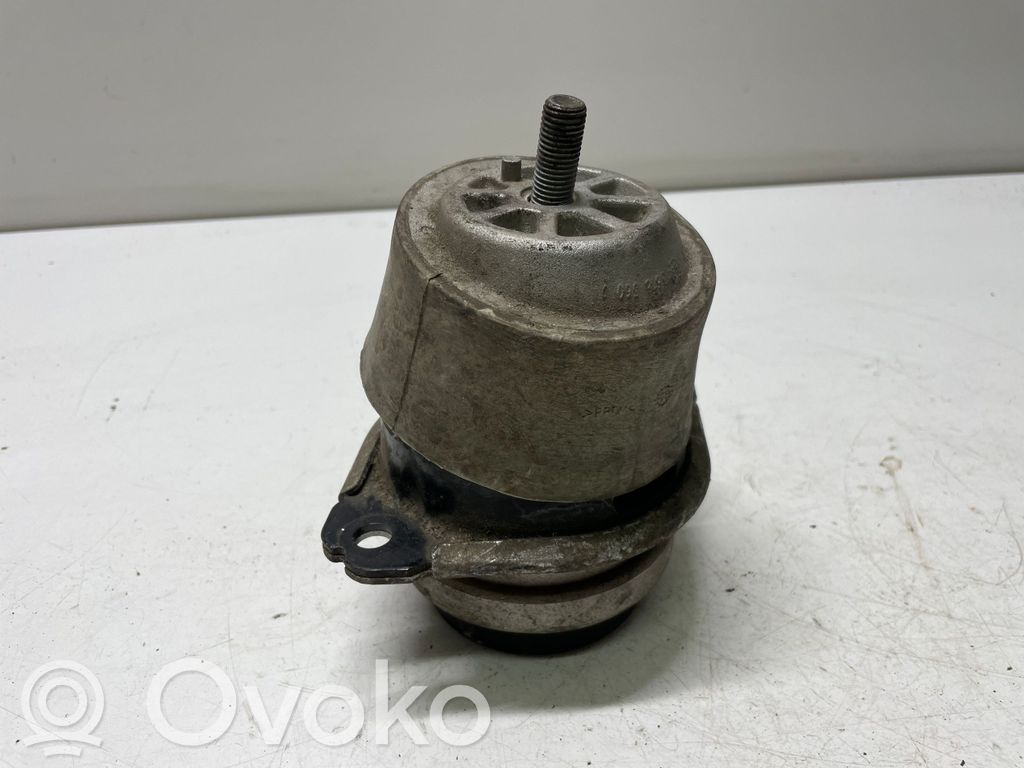 Audi Q7 4L Engine mount bracket 