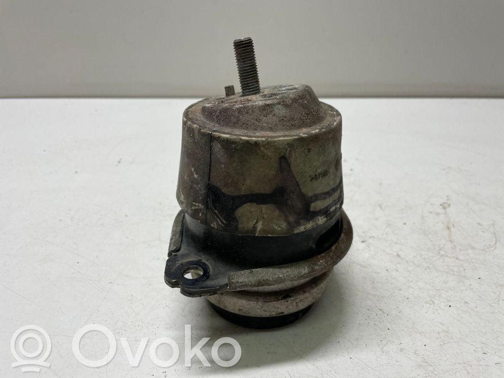 Audi Q7 4L Engine mount bracket 