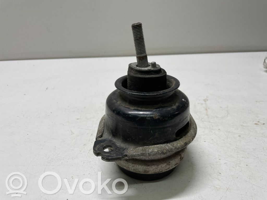 Audi Q7 4L Engine mount bracket 