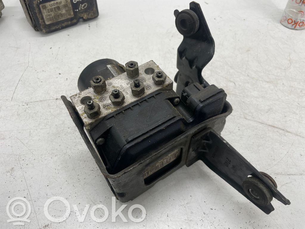 Opel Insignia A ABS bloks 