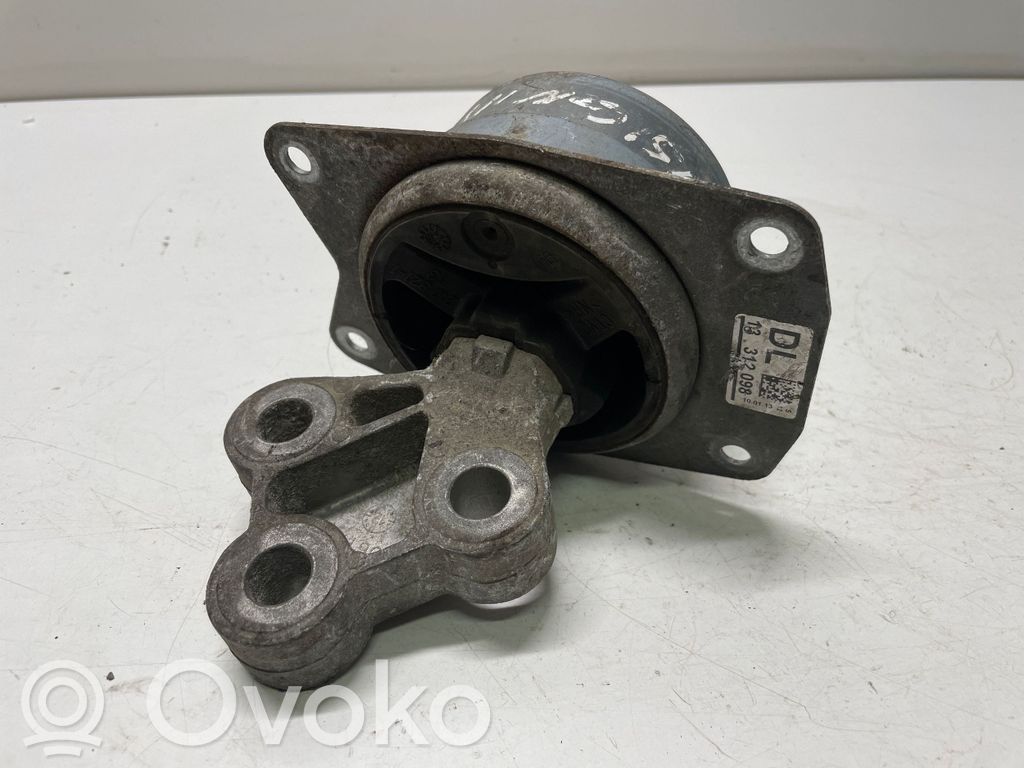 Opel Insignia A Engine mount bracket 