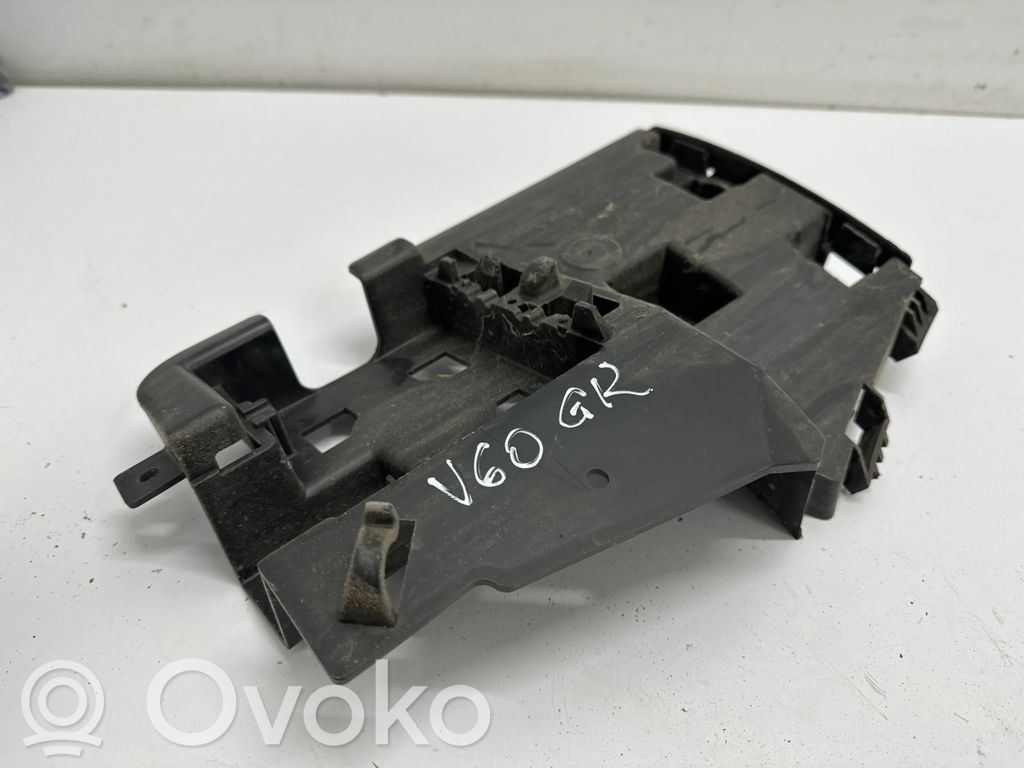 Volvo V60 Takapuskurin kannake 