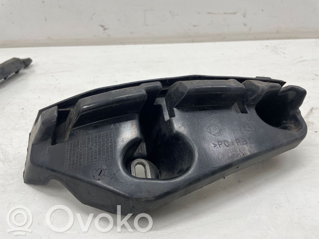 Mercedes-Benz E C207 W207 Support de pare-chocs arrière 