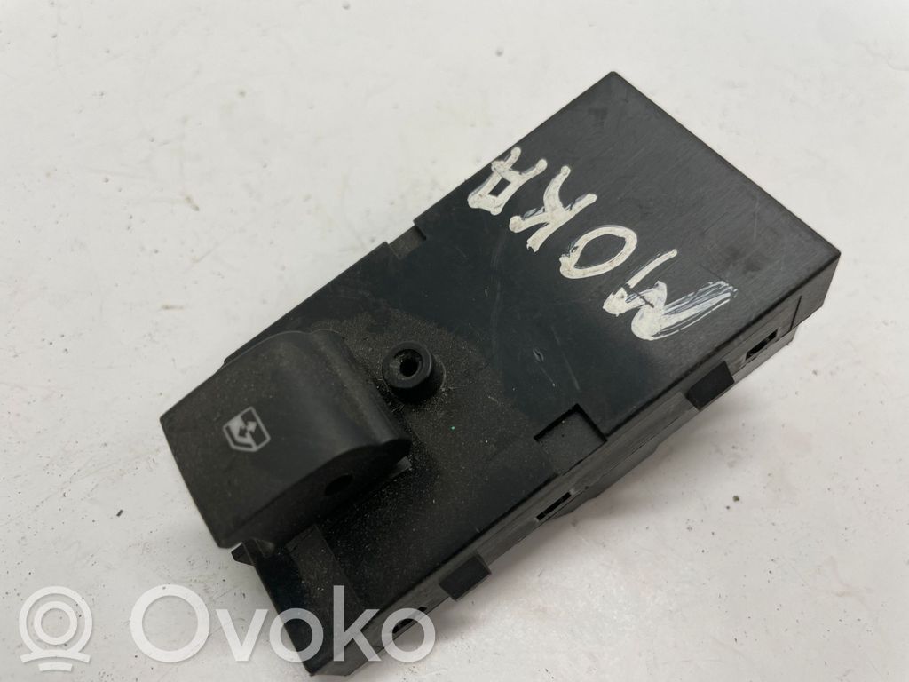 Opel Mokka X Electric window control switch 