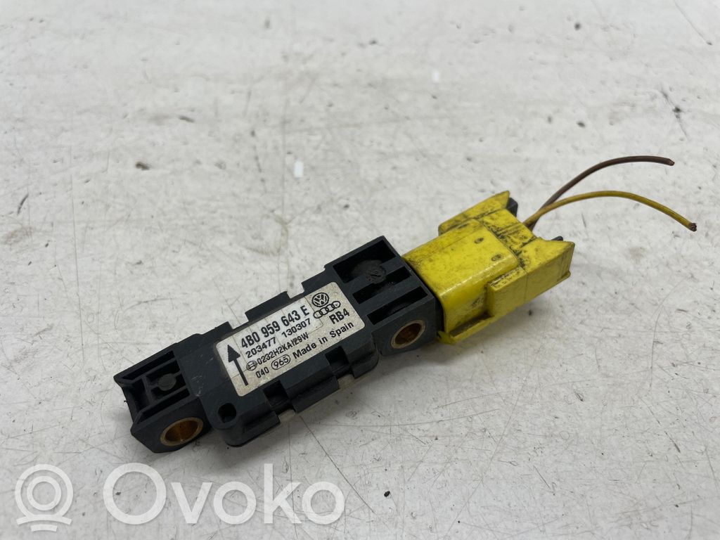 Volkswagen Touareg I Airbag deployment crash/impact sensor 