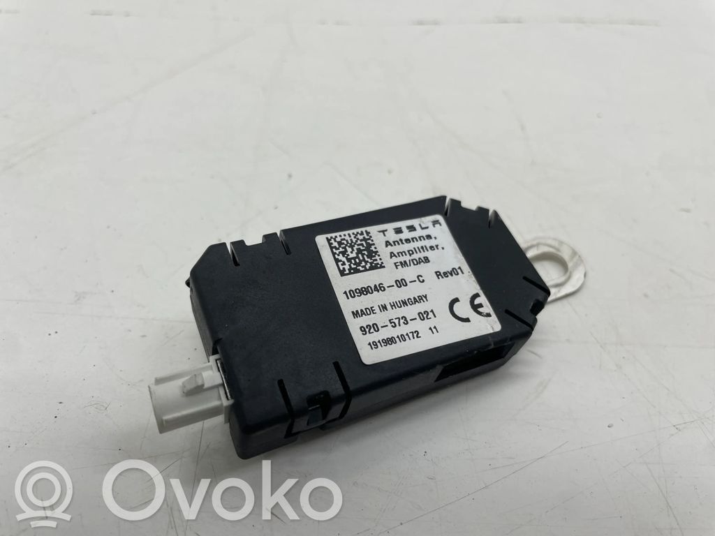 Tesla Model 3 Antenos stiprintuvas 