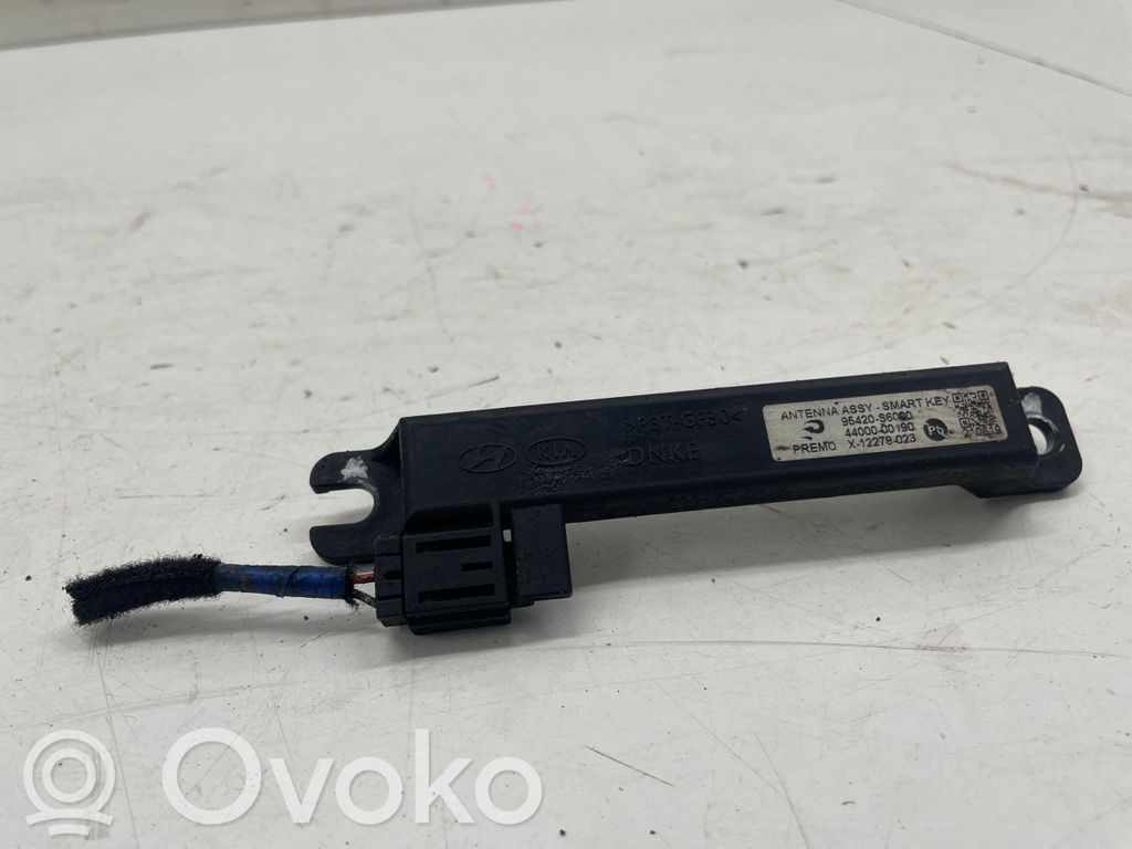KIA Xceed Antena aérea cómodo interior 