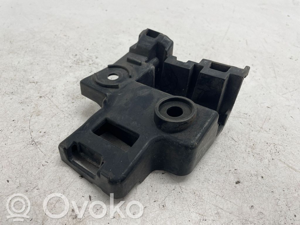 Volkswagen Golf VI Uchwyt / Mocowanie zderzaka tylnego 