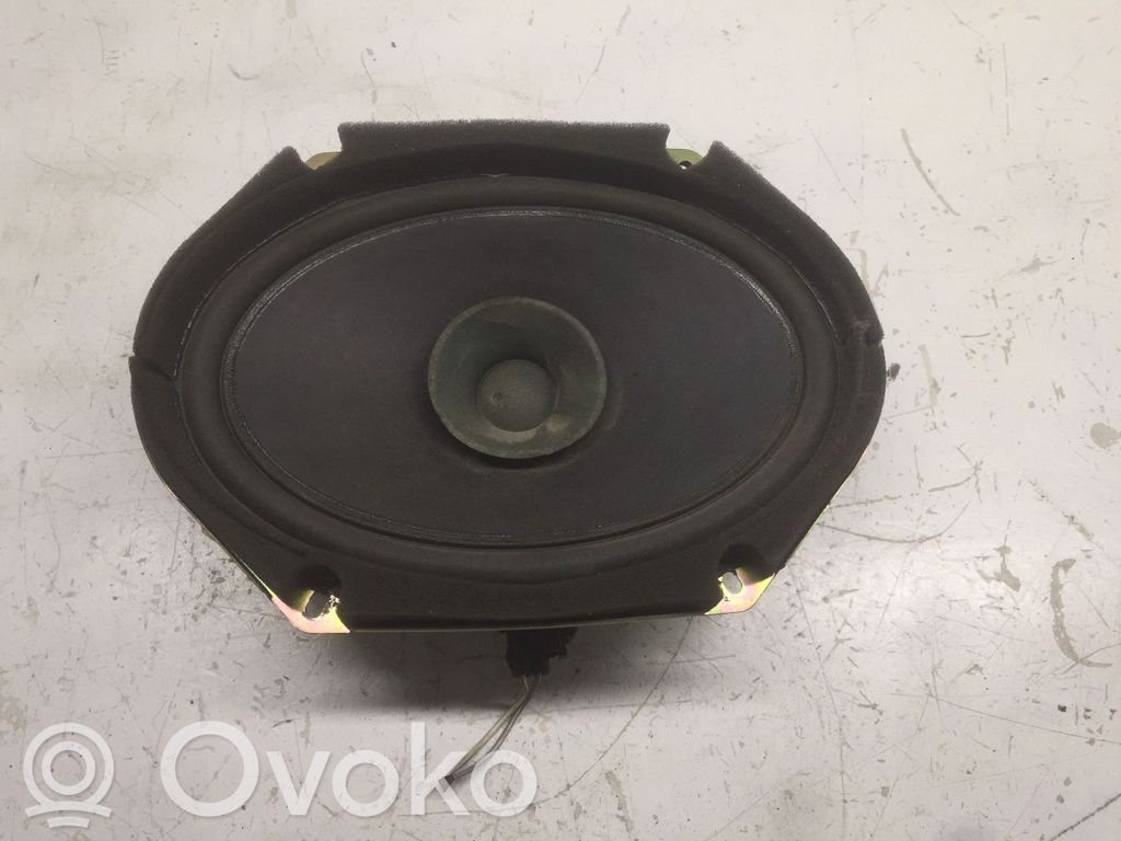 Mazda 3 I Takaoven kaiutin 