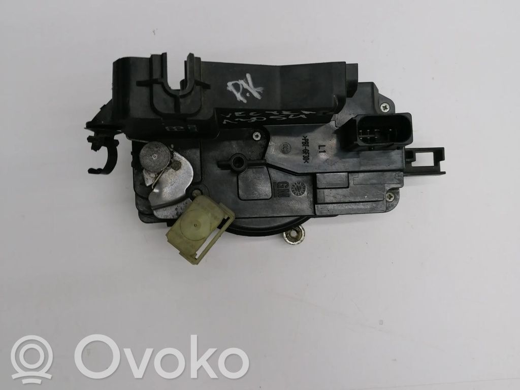 Opel Vectra C Priekšpusē slēdzene 