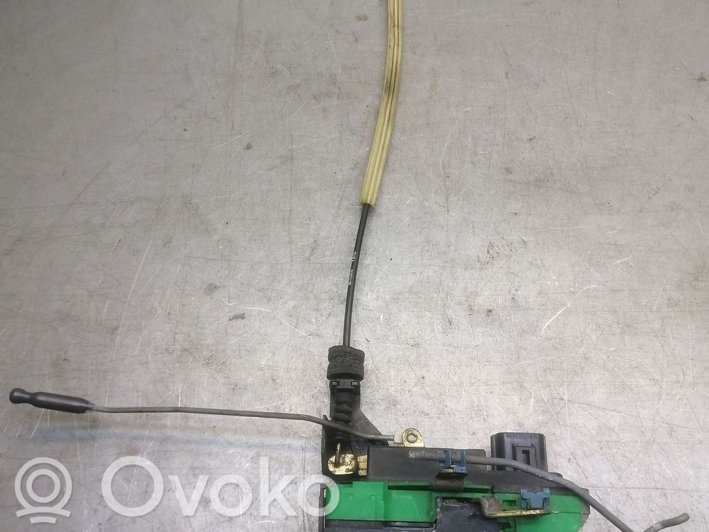 Volvo S60 Priekšpusē slēdzene 