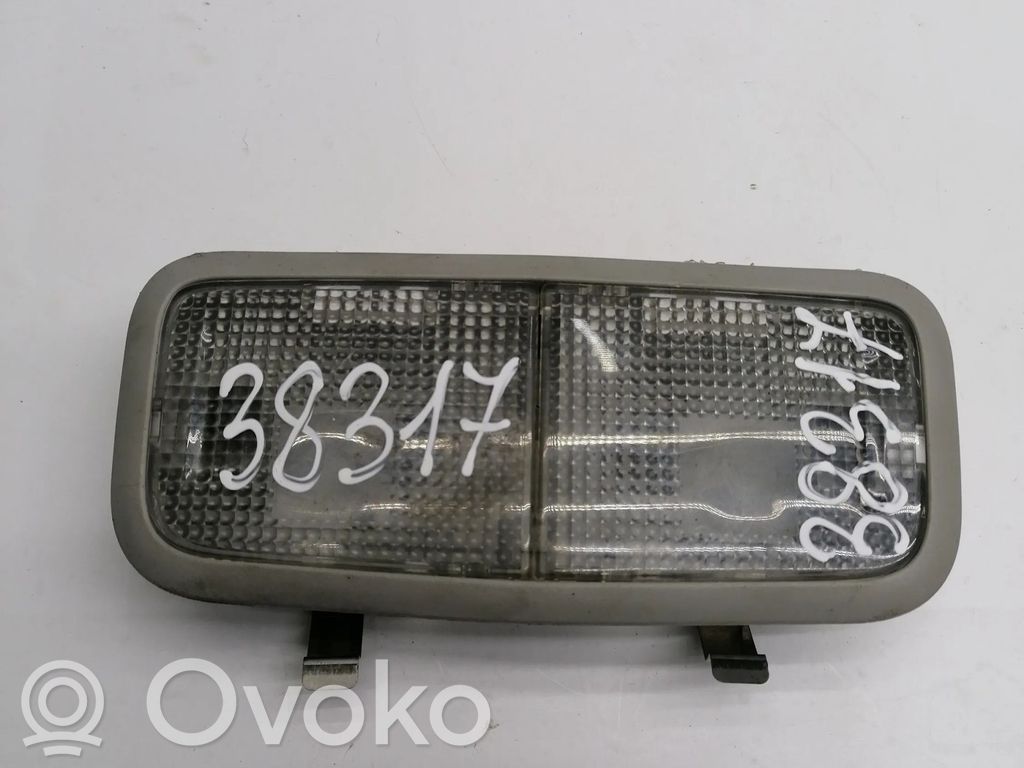 Toyota Yaris Etuistuimen valo