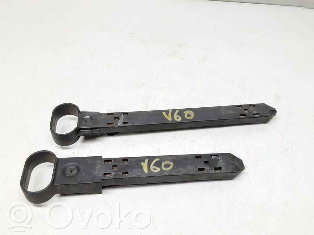 Volvo S60 Headlight/headlamp mounting bracket 