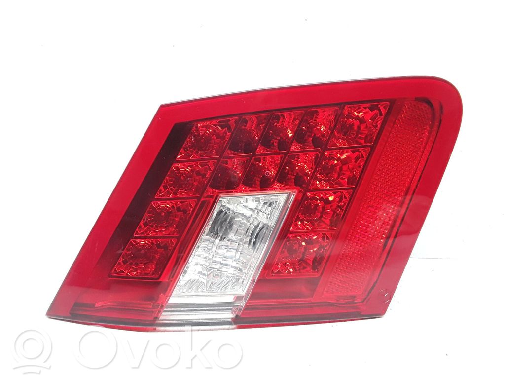 Lampy tylnej klapy bagażnika   A2128200764