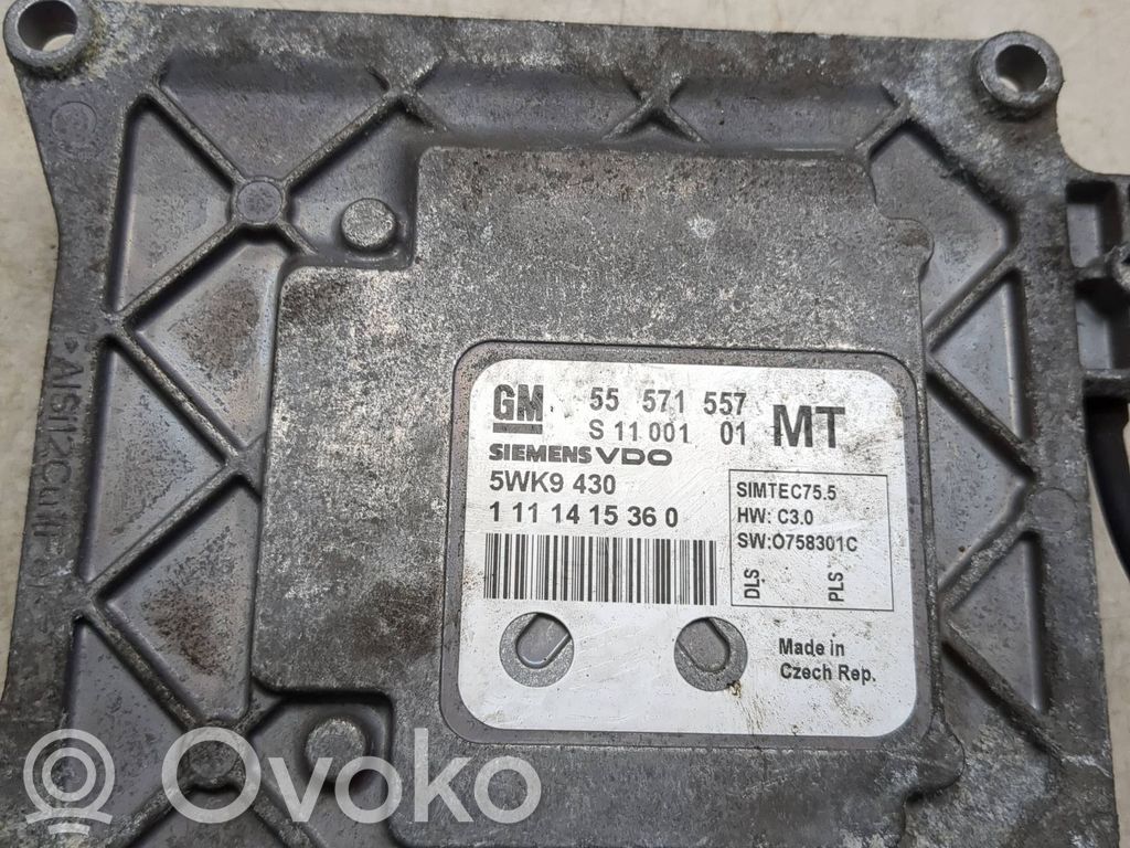 Opel Zafira B Engine control unit/module 