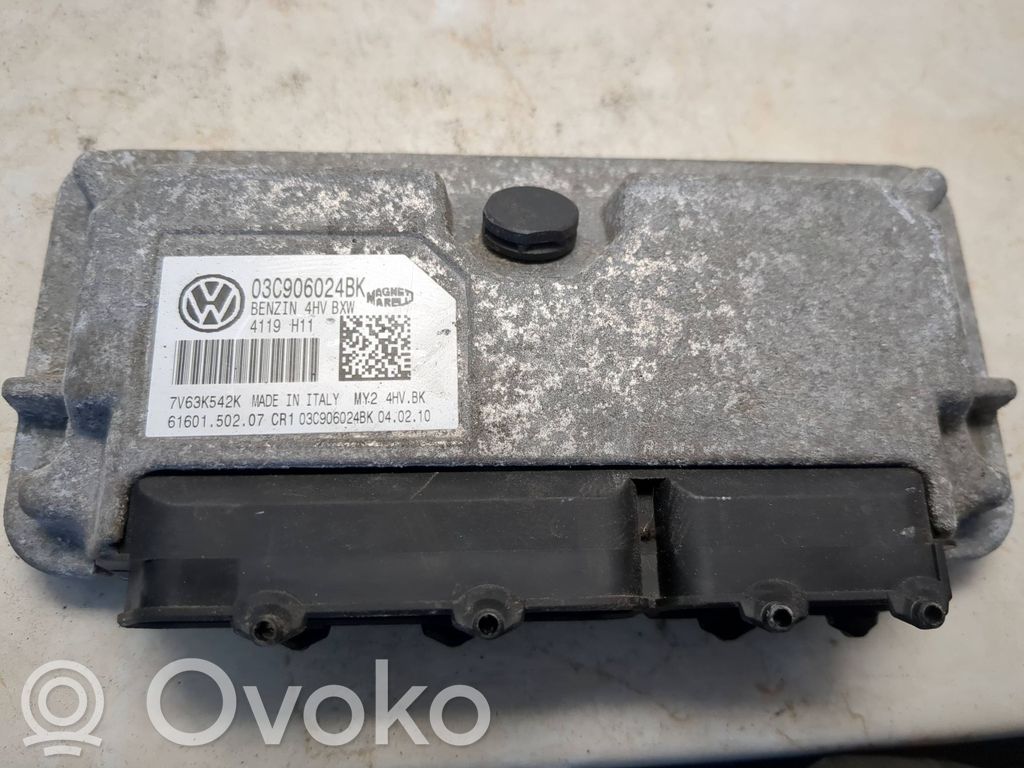 Volkswagen Golf VII Engine control unit/module 
