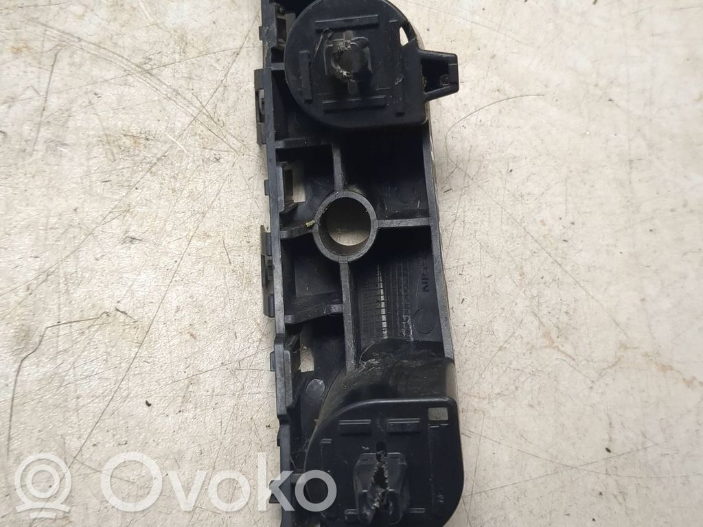 Nissan Note (E12) Priekšpusē bampera turētājs 