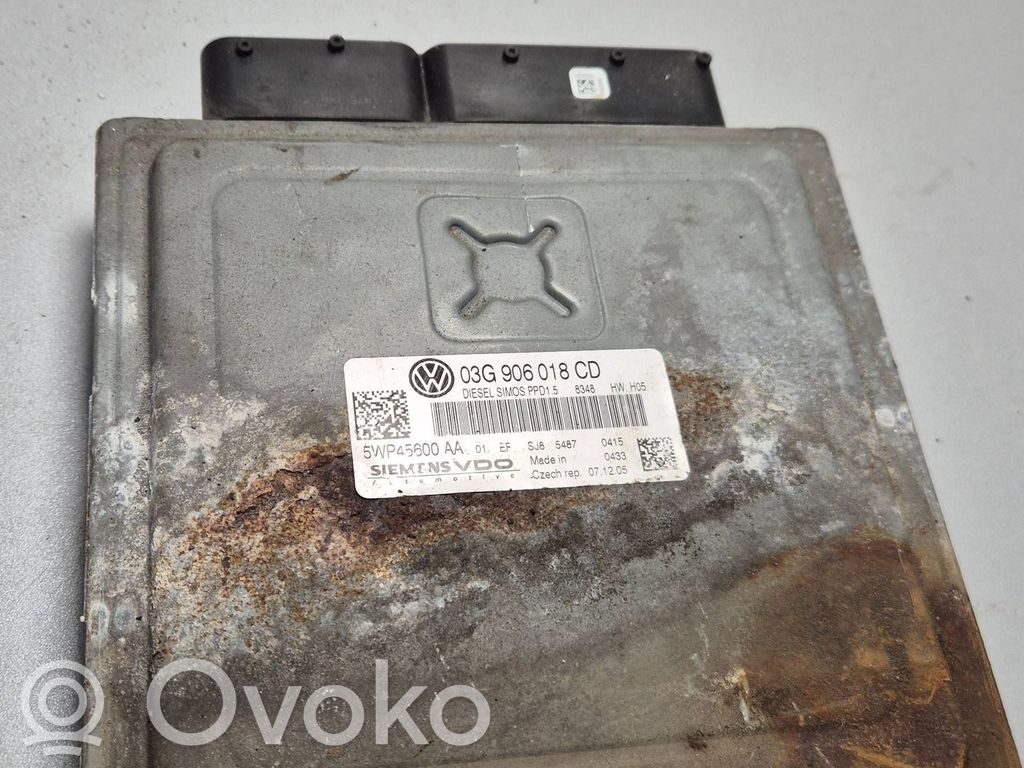 Volkswagen PASSAT B7 Engine control unit/module 