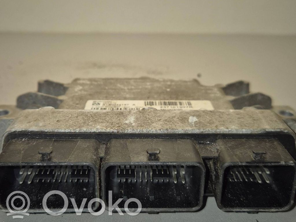 Renault Clio III Engine control unit/module 