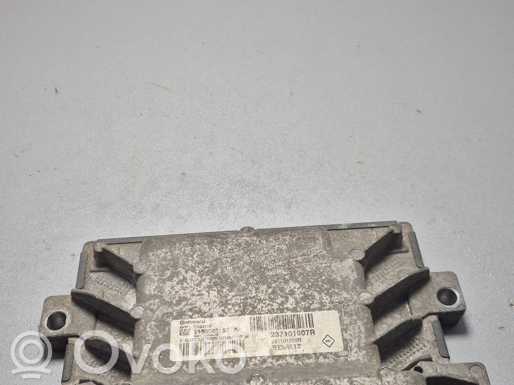 Renault Clio III Engine control unit/module 