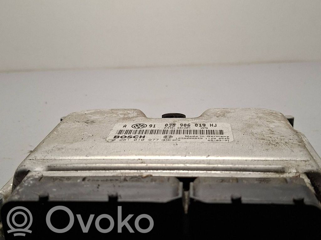 Volkswagen PASSAT B7 Engine control unit/module 