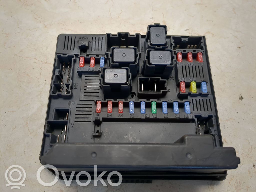 Ramka / Moduł bezpieczników   284B7JD01A,519136139,3280154036