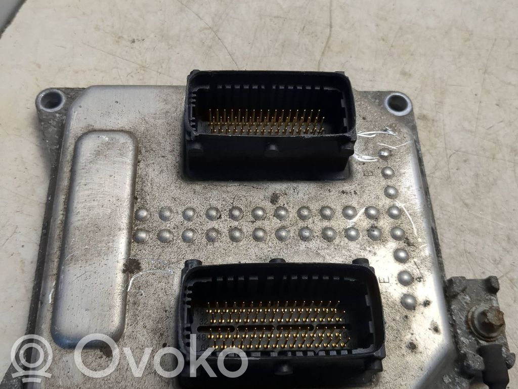 Opel Zafira B Engine control unit/module 