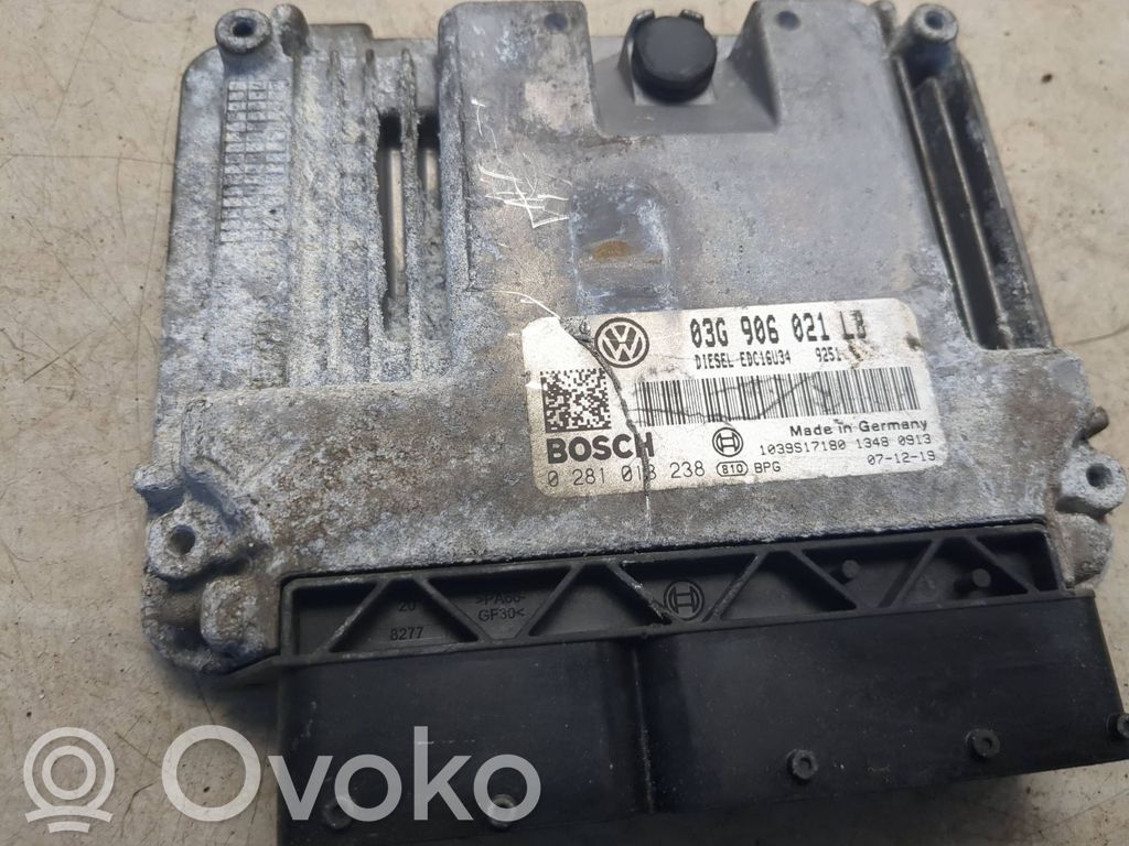 Volkswagen PASSAT B6 Engine control unit/module 