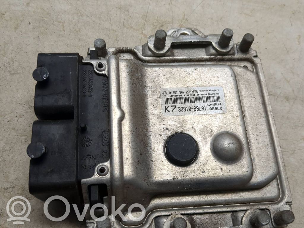 Suzuki Swift II Engine control unit/module 