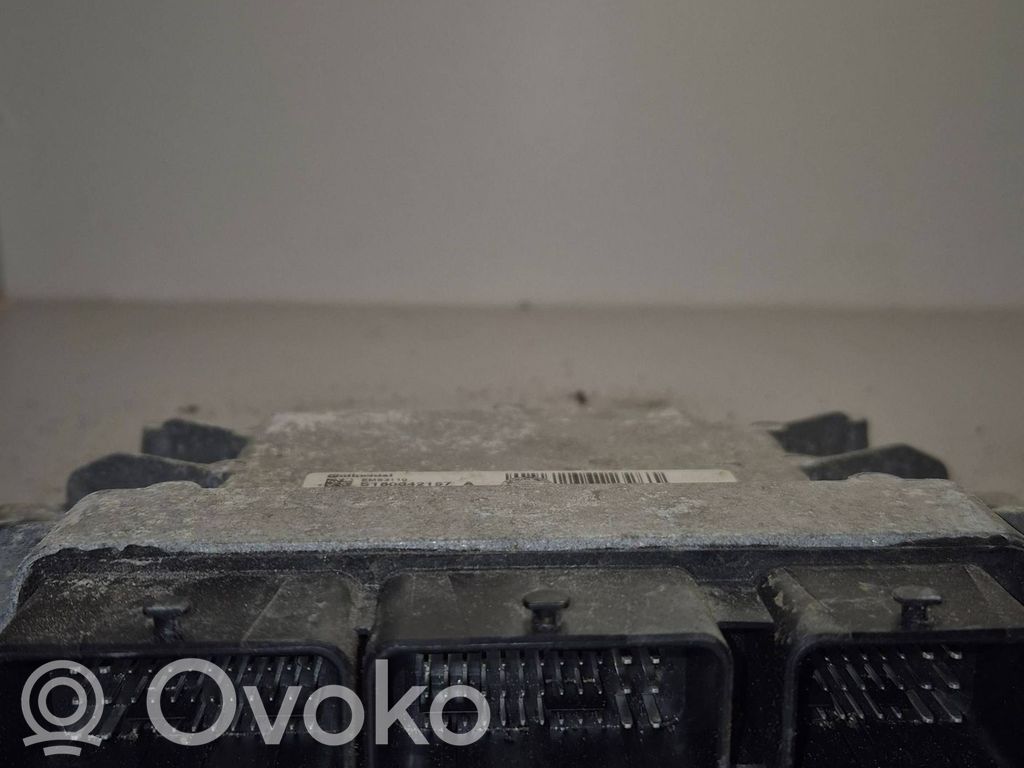 Renault Clio III Engine control unit/module 