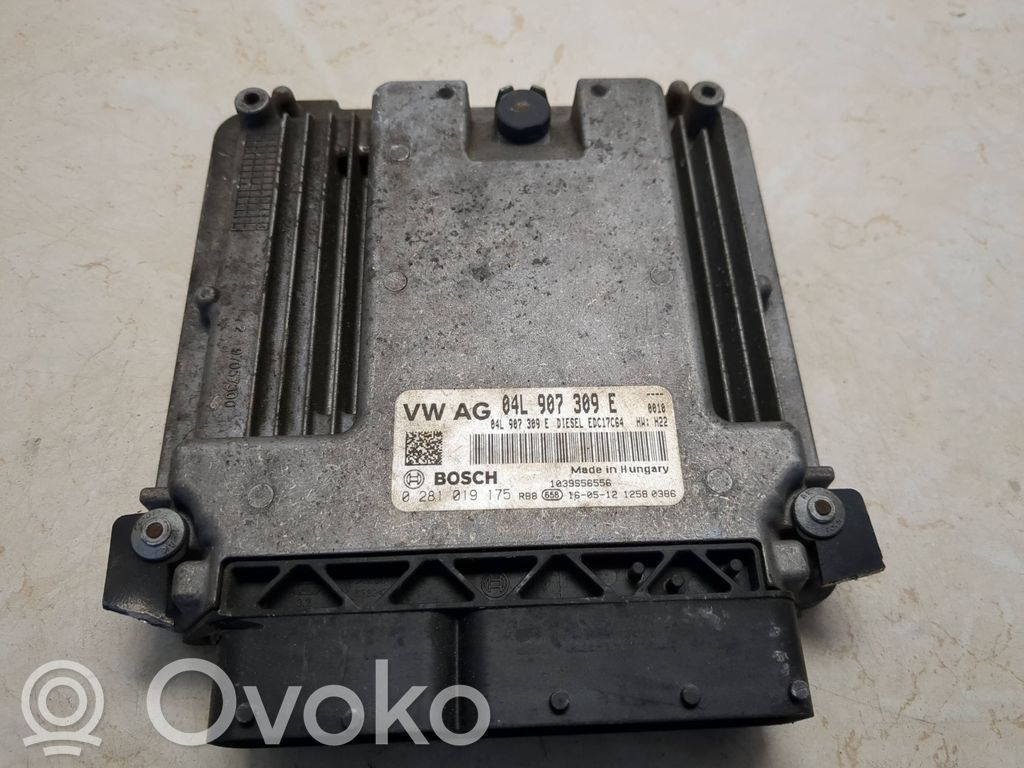 Volkswagen Golf VII Engine control unit/module 