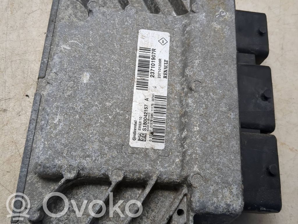 Renault Clio IV Engine control unit/module 