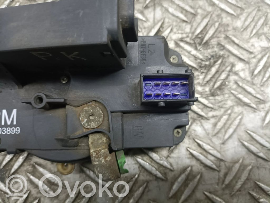 Opel Meriva A Priekšpusē slēdzene 