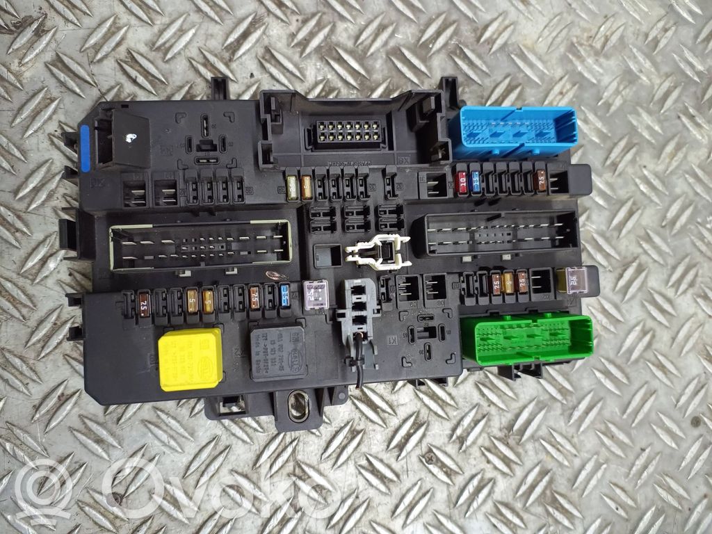 Opel Astra H Sulakemoduuli 