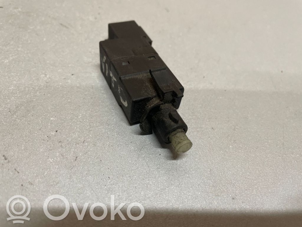 Mercedes-Benz E W211 Jarrupolkimen anturin kytkin 