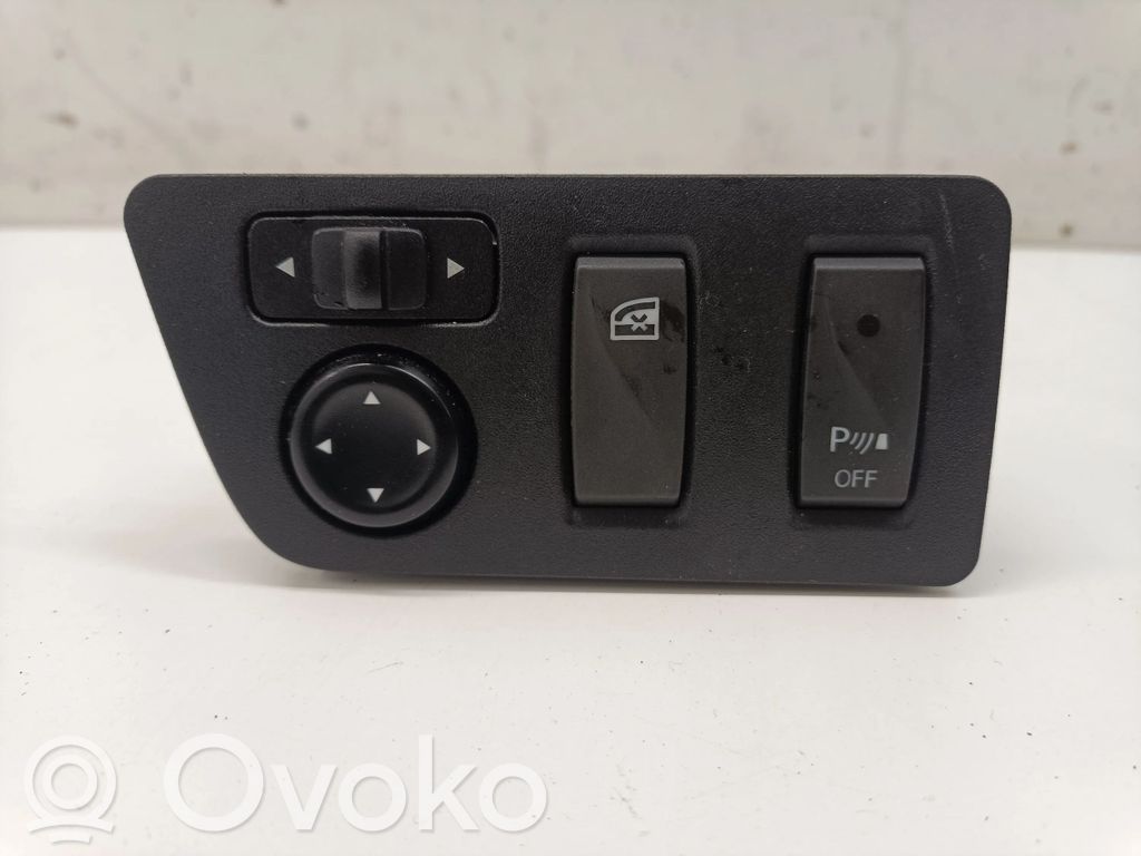 Dacia Spring Wing mirror switch 