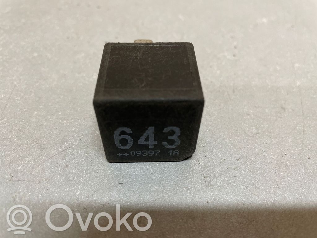Audi A4 S4 B7 8E 8H Muu rele 