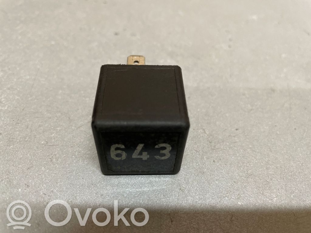Audi A4 S4 B7 8E 8H Muu rele 